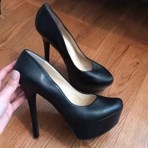 Black pumps